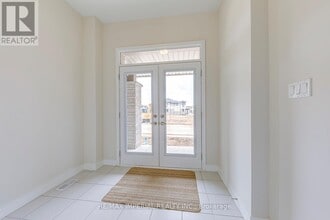 1176 Tanbark Ave in Oakville, ON - Building Photo - Building Photo