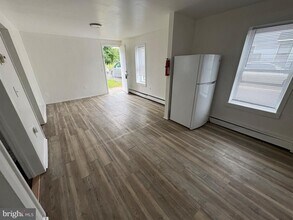 120 E Main St in Wrightstown, NJ - Building Photo - Building Photo