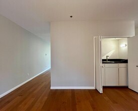 525 Almer Rd in Burlingame, CA - Building Photo - Building Photo