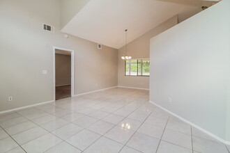 825 Virginia Woods Ln in Orlando, FL - Building Photo - Building Photo