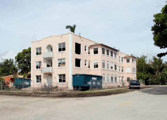 The Mansion in Miami Beach, FL - Building Photo - Building Photo