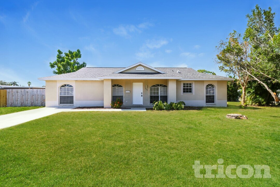 3310 51st St N in St. Petersburg, FL - Building Photo