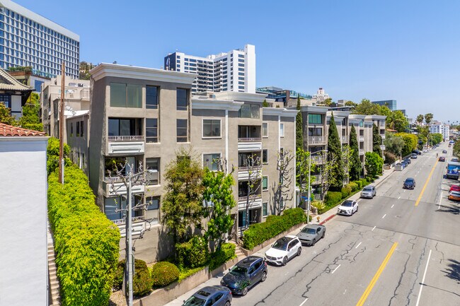 8425 Fountain Avenue, in West Hollywood, CA - Building Photo - Building Photo