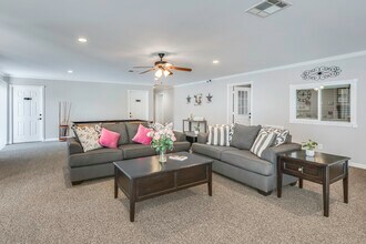 Cabernet Apartments in Red Bluff, CA - Foto de edificio - Interior Photo