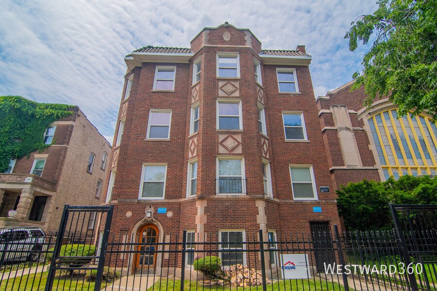 7610 S Saginaw Ave in Chicago, IL - Building Photo