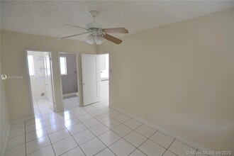 211 Sunrise Ave-Unit -2 in Lantana, FL - Building Photo - Building Photo