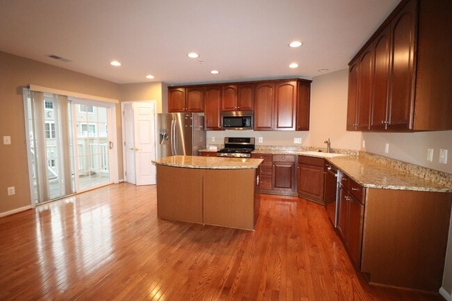 4635 Battenburg Ln in Fairfax, VA - Building Photo - Building Photo