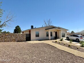 1217 Iguana Pl in Horizon City, TX - Foto de edificio - Building Photo