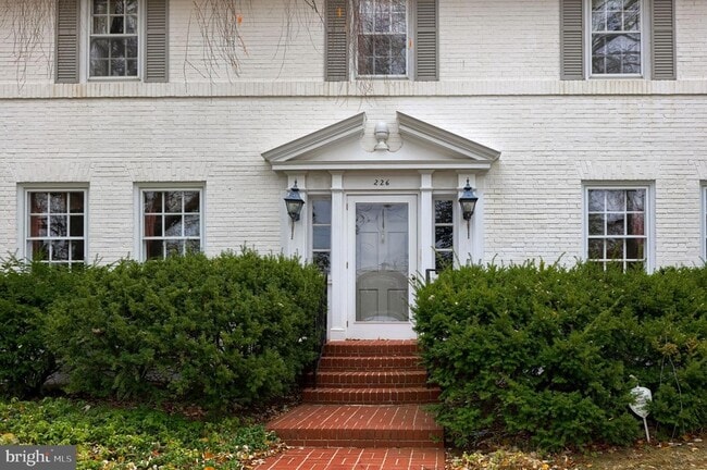 226 E Caracas Ave in Hershey, PA - Foto de edificio - Building Photo