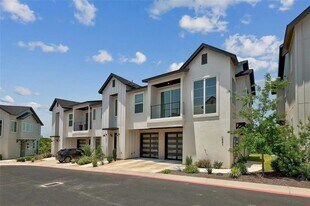 12001 Vista Parke Dr in Austin, TX - Building Photo