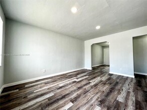 829 NW 10th St in Hallandale Beach, FL - Building Photo - Building Photo