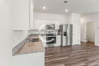 303 Aldgate Wy in Cartersville, GA - Building Photo - Building Photo