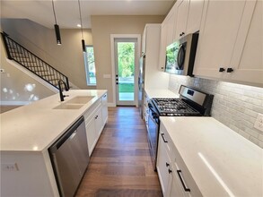 907 E 44th St in Austin, TX - Building Photo - Building Photo