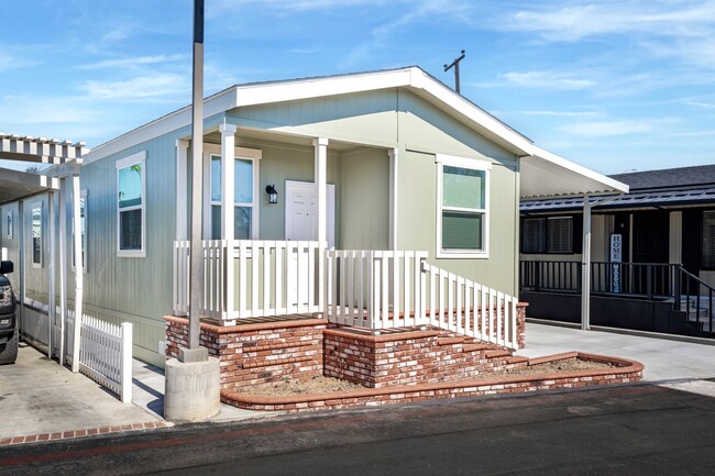 7652 Garfield Ave in Huntington Beach, CA - Building Photo - Building Photo