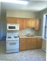 102 W 49th St, Unit 6 in Bayonne, NJ - Building Photo
