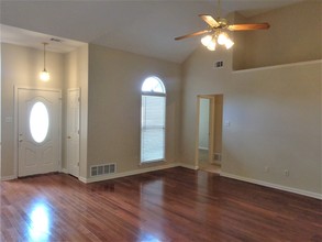 6895 Clearpoint Dr in Memphis, TN - Building Photo - Building Photo