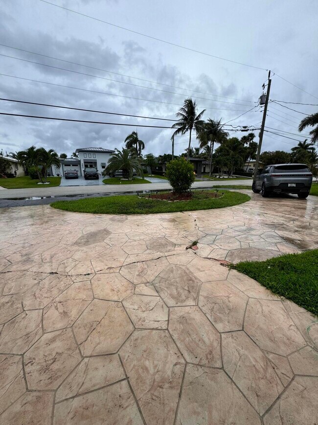 391 SE 15th Ave in Pompano Beach, FL - Building Photo - Building Photo