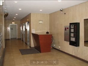 Island Terrace in Chicago, IL - Building Photo - Lobby