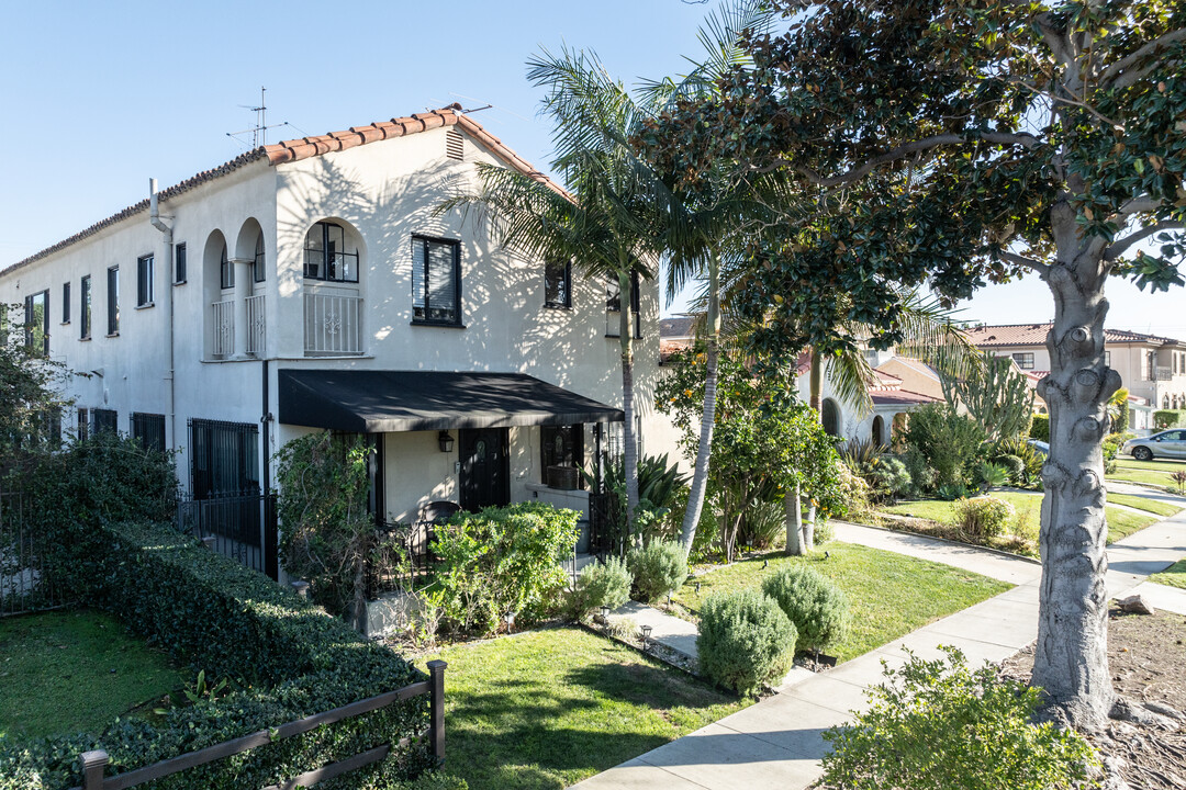 ALT - Alta Vista Apartments in Los Angeles, CA - Building Photo