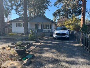 325 SW Mc Kinley Ave in Bend, OR - Building Photo - Building Photo
