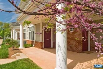 1836 Sugar Maple Ct in Charlottesville, VA - Foto de edificio - Building Photo