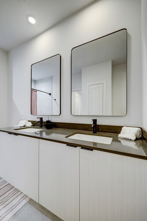 2137 Pelham Dr-Unit -FL1-ID1028899P in Houston, TX - Building Photo