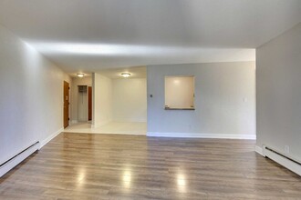 Irvine Park in St. Paul, MN - Building Photo - Interior Photo