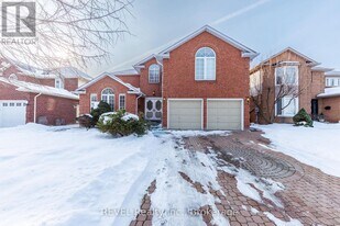 16 Chessington St in St Catharines, ON - Building Photo