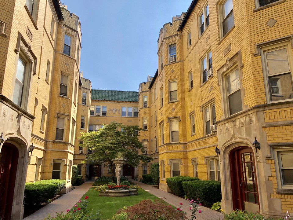 1623-1633 West Lunt Avenue in Chicago, IL - Foto de edificio