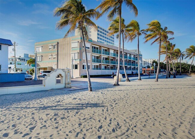 201 Van Buren St in Hollywood, FL - Foto de edificio - Building Photo