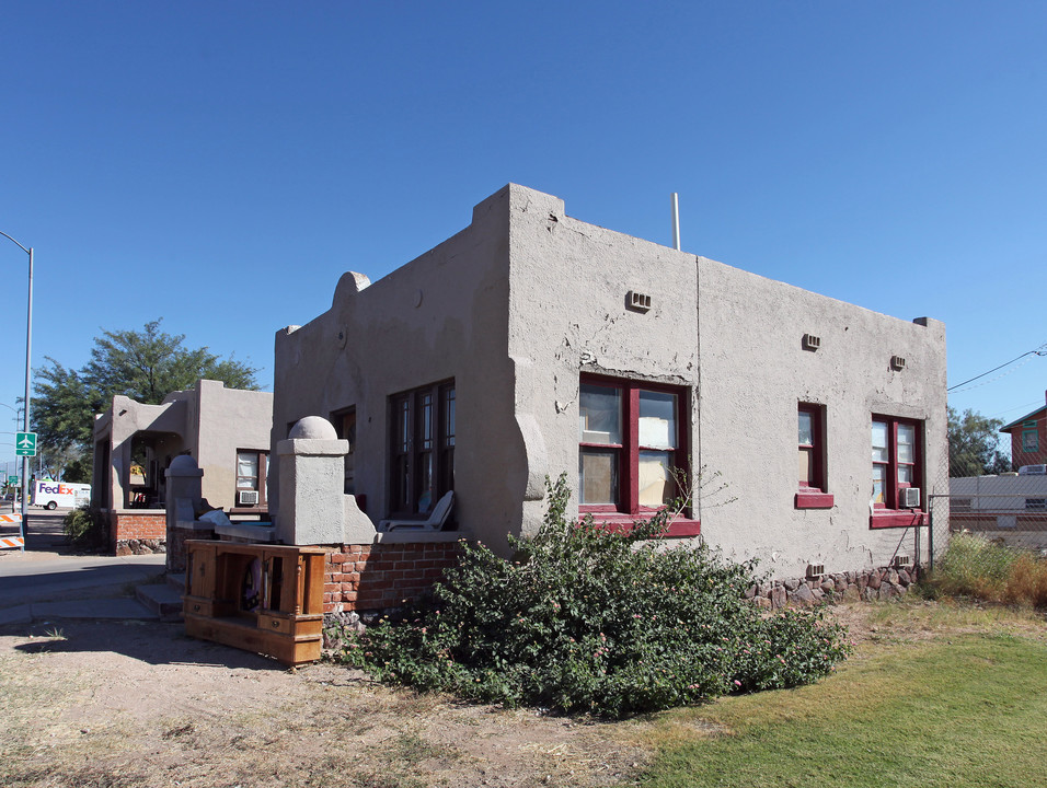 1736-1740 E Broadway Blvd in Tucson, AZ - Building Photo