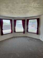 1595 Saratoga Dr in Medford, OR - Building Photo - Building Photo