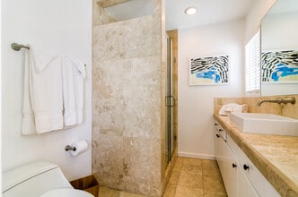 22626 Pacific Coast Hwy in Malibu, CA - Foto de edificio - Building Photo