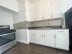 913 Grattan St in Los Angeles, CA - Building Photo - Building Photo