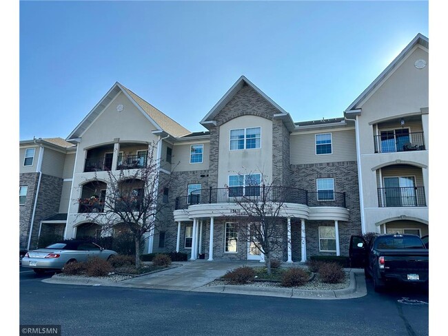 property at 15631 Linnet St NW