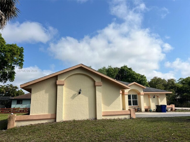 4181 Silver Sword Ct in North Fort Myers, FL - Building Photo - Building Photo