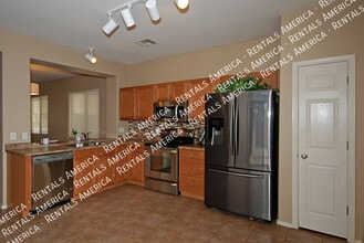 2010 S Falcon Dr in Gilbert, AZ - Building Photo - Building Photo