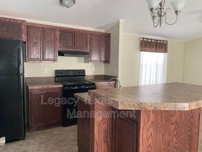 800 N Old Betsy Rd in Cleburne, TX - Building Photo - Building Photo