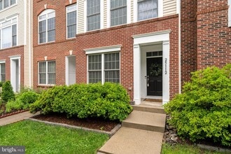 25112 Neptune Terrace in Chantilly, VA - Building Photo - Building Photo