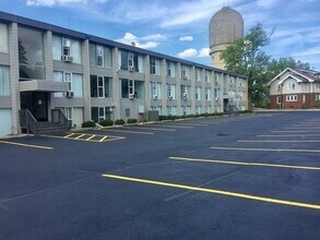 Tower Apartments in Ypsilanti, MI - Foto de edificio - Building Photo