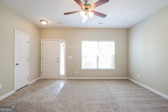 298 Brookview Dr in Riverdale, GA - Foto de edificio - Building Photo