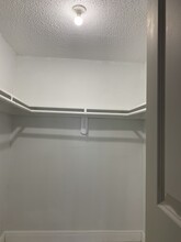 10400 SW 108th Ave, Unit A401 in Miami, FL - Foto de edificio - Building Photo