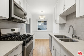 1944 S Beverly Glen Blvd in Los Angeles, CA - Building Photo - Building Photo