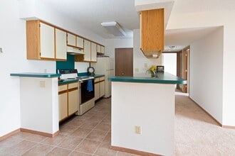 English Village II in Springfield, MO - Building Photo - Building Photo