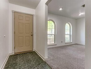 616 Whispering Oak Rd in Oklahoma City, OK - Building Photo - Building Photo