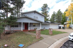 1090 W Lava Ln in Flagstaff, AZ - Building Photo