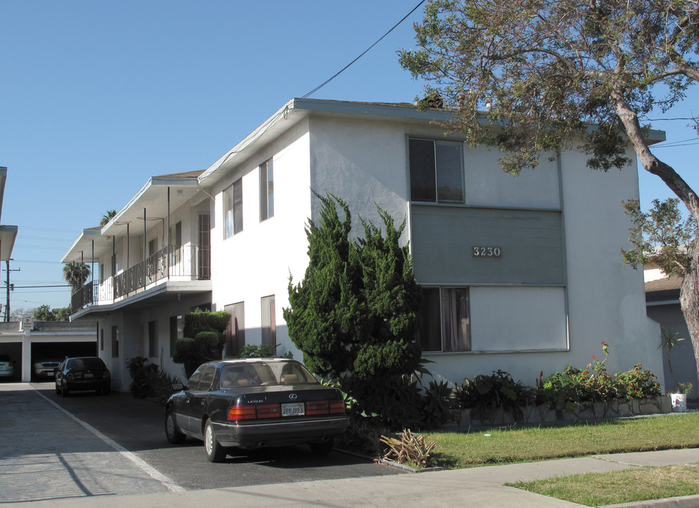 3230 W 113th St in Inglewood, CA - Foto de edificio