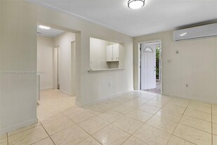 450 NW 40th Ct in Miami, FL - Building Photo - Building Photo