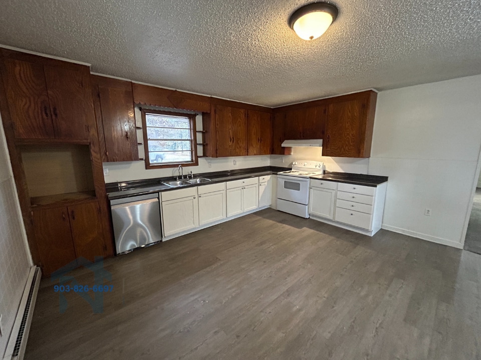 1101 N Kings Hwy in Nash, TX - Building Photo