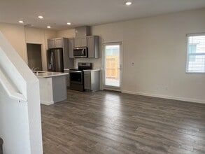 3093 Pruett Dr in Roseville, CA - Building Photo - Building Photo